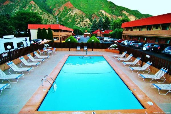 Hotel Glenwood Springs Cedar Lodge